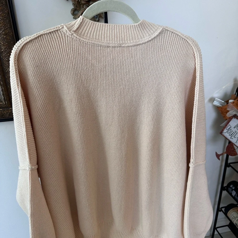 FREE PEOPLE Soft Cream Chunky Crew Neck Sweater - NWT  MSRP $128 Size M - Picture 4 of 7